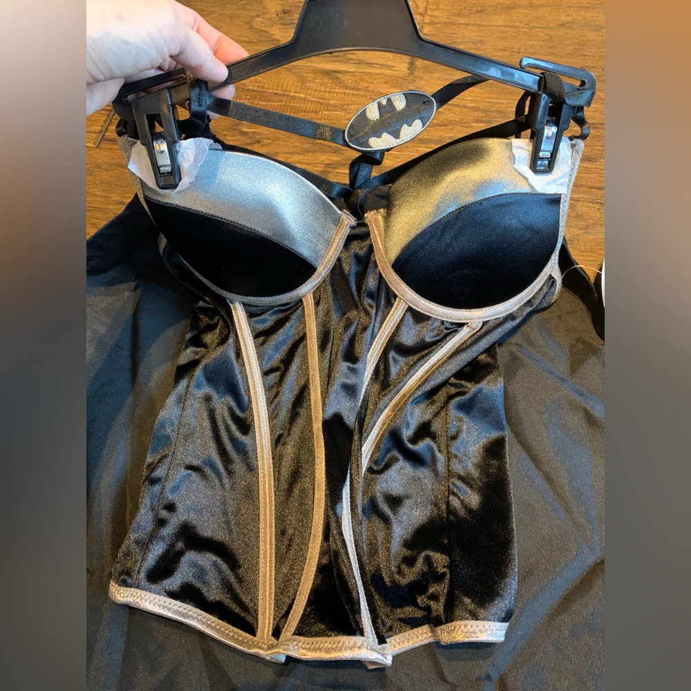 🦇 Batgirl Corset & Cape - Picture 2 of 5